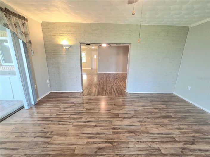 Image No.4-2 Bed House for sale