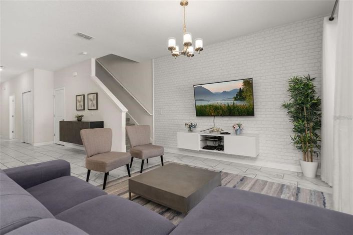 Image No.8-5 Bed Townhouse for sale