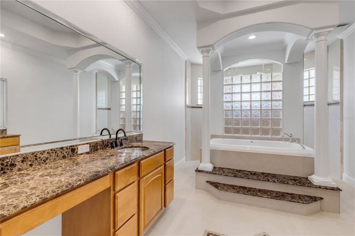Image No.24-4 Bed House for sale