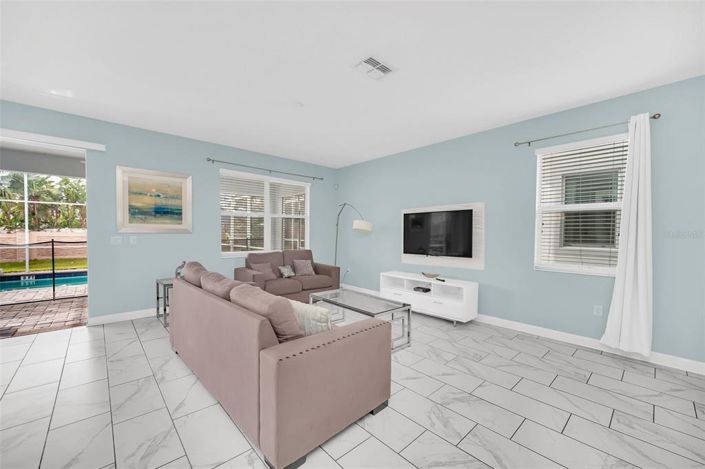 Image No.14-8 Bed House for sale