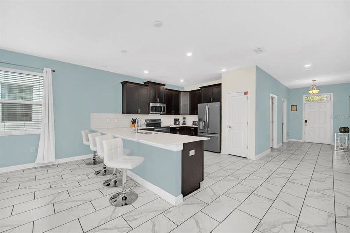 Image No.8-8 Bed House for sale