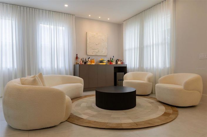 Image No.25-4 Bed House for sale