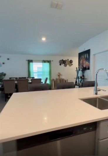Image No.2-4 Bed House for sale