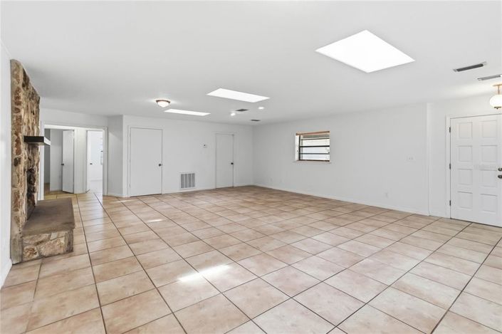 Image No.10-4 Bed House for sale