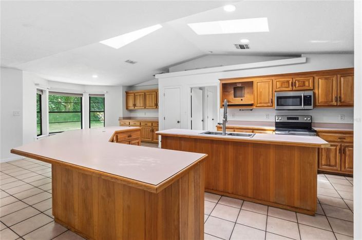 Image No.17-4 Bed House for sale
