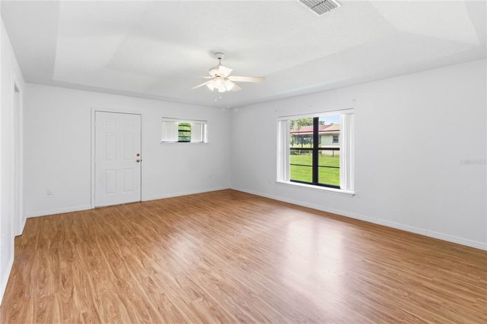 Image No.20-4 Bed House for sale