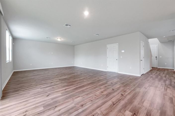 Image No.8-5 Bed House for sale
