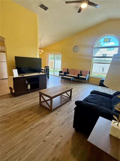Image No.2-2 Bed House for sale