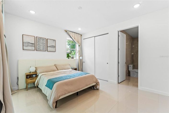 Image No.20-4 Bed House for sale