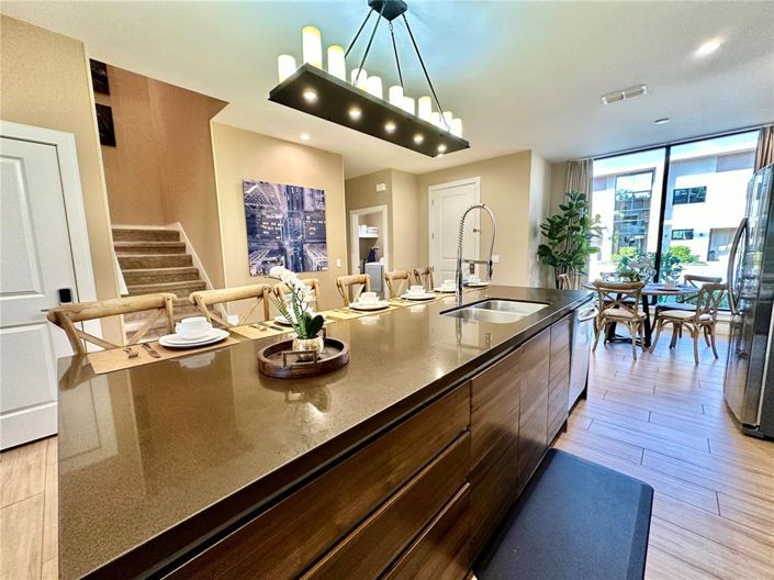 Image No.14-4 Bed Townhouse for sale