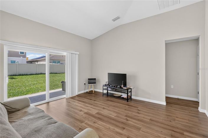 Image No.19-3 Bed House for sale