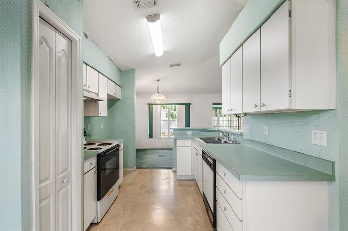 Image No.5-2 Bed House for sale