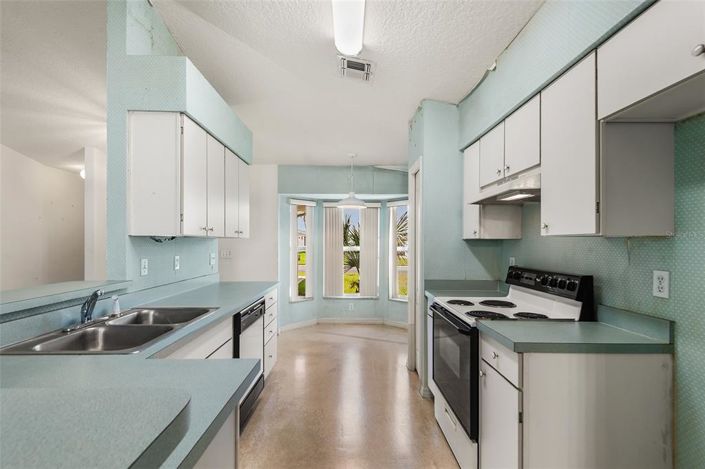 Image No.8-2 Bed House for sale