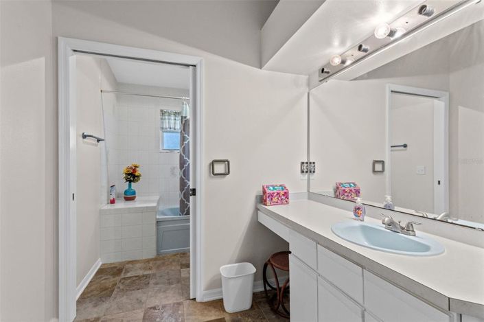 Image No.20-4 Bed House for sale