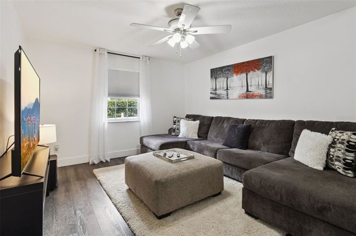 Image No.45-5 Bed House for sale