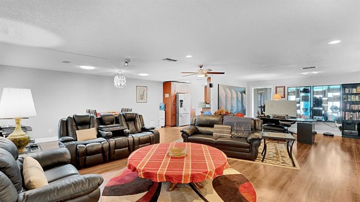 Image No.4-2 Bed House for sale