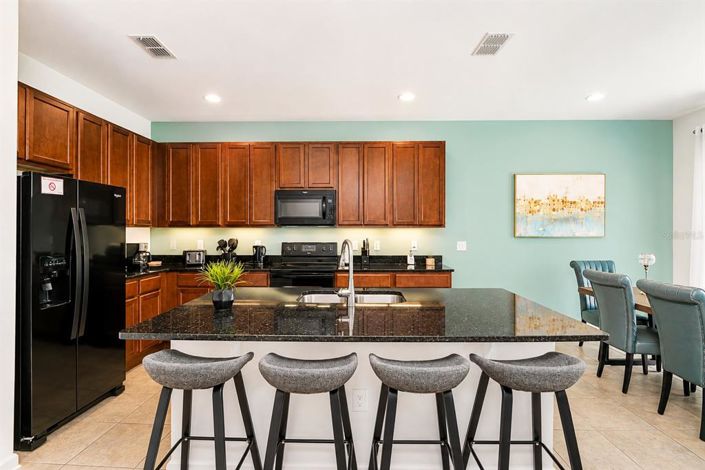 Image No.6-6 Bed House for sale