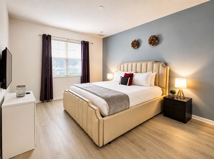 Image No.8-6 Bed House for sale