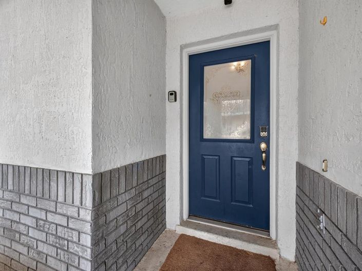 Image No.2-4 Bed House for sale
