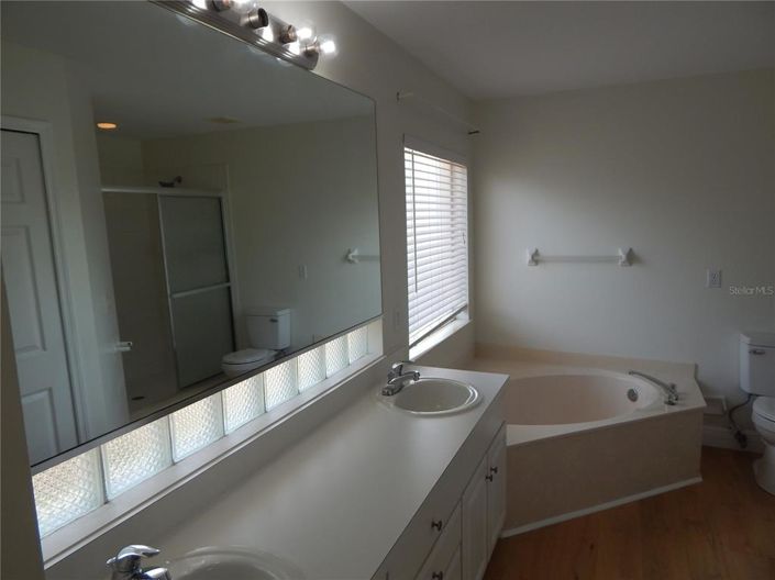 Image No.17-4 Bed House for sale
