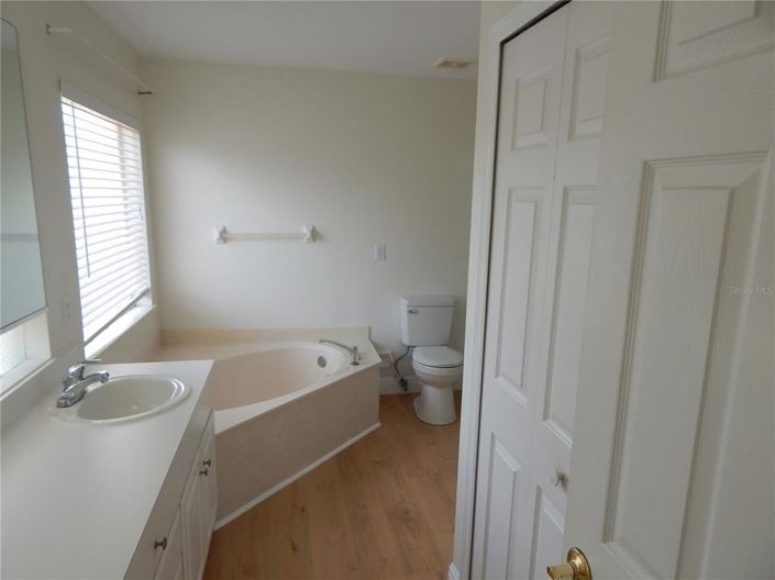 Image No.18-4 Bed House for sale