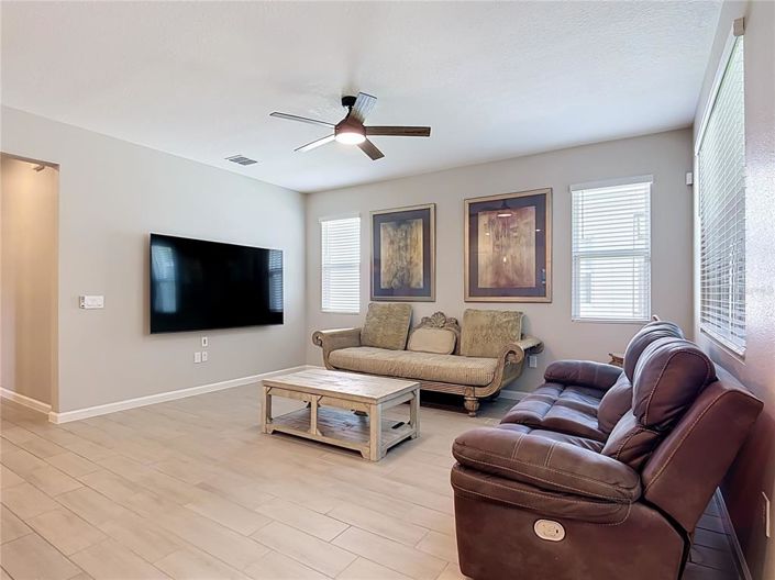 Image No.19-3 Bed House for sale