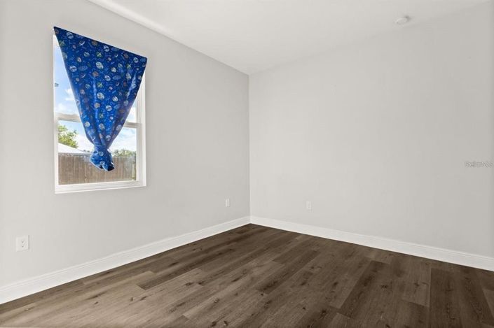 Image No.13-4 Bed House for sale