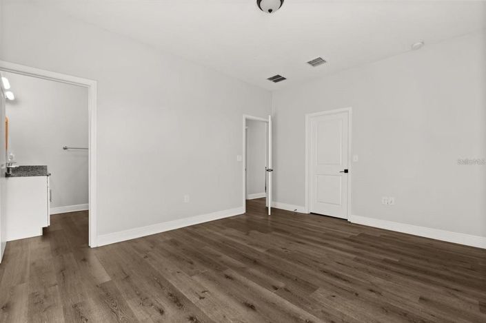 Image No.10-4 Bed House for sale