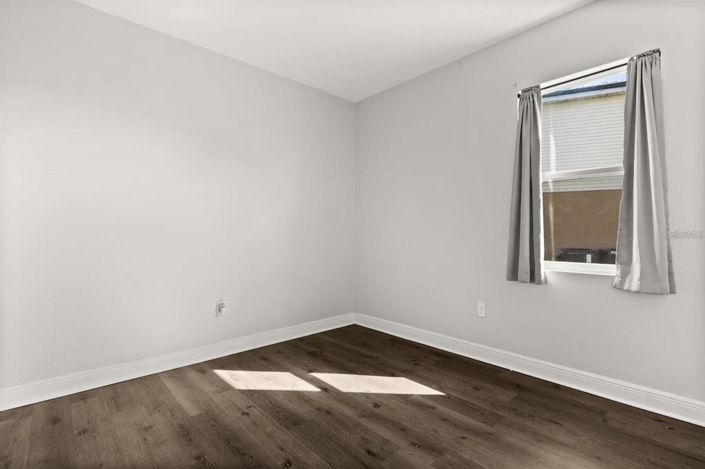 Image No.16-4 Bed House for sale