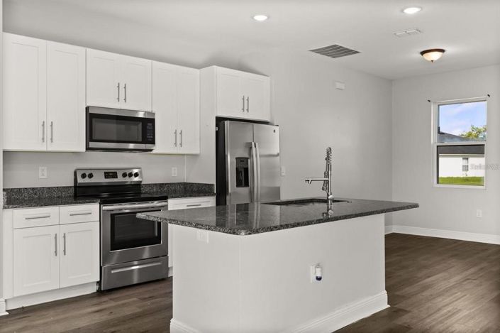 Image No.7-4 Bed House for sale