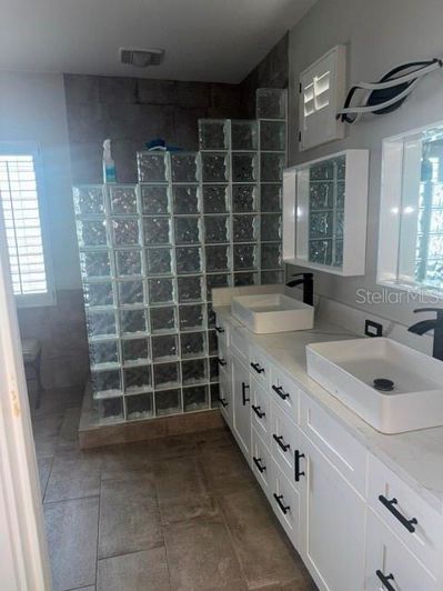 Image No.14-4 Bed House for sale