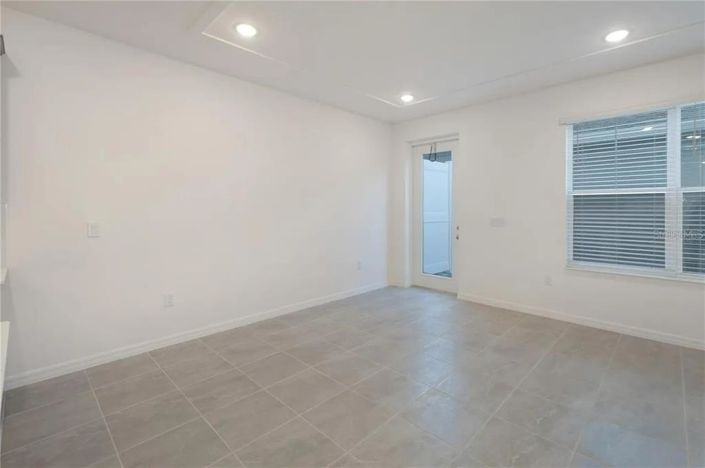 Image No.8-3 Bed Townhouse for sale
