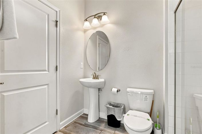 Image No.9-6 Bed House for sale