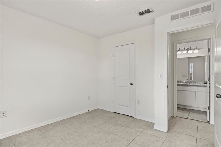Image No.27-3 Bed Townhouse for sale