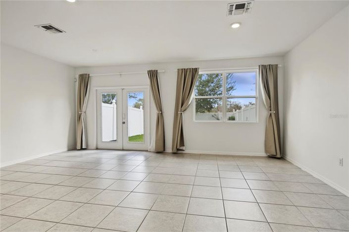Image No.8-3 Bed Townhouse for sale