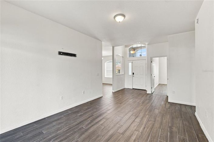 Image No.2-5 Bed House for sale