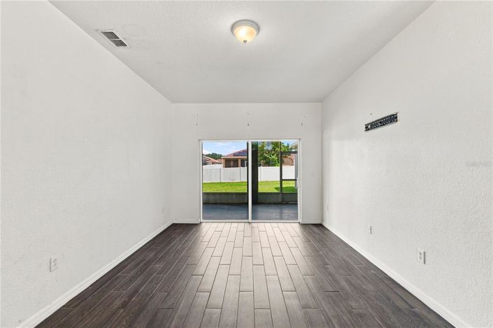 Image No.3-5 Bed House for sale