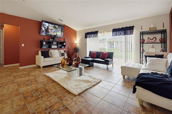 Image No.12-4 Bed House for sale