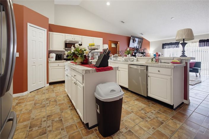 Image No.6-4 Bed House for sale
