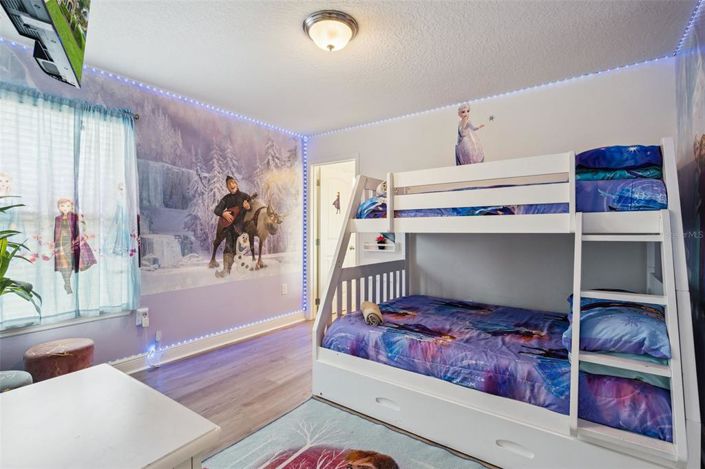 Image No.16-6 Bed House for sale