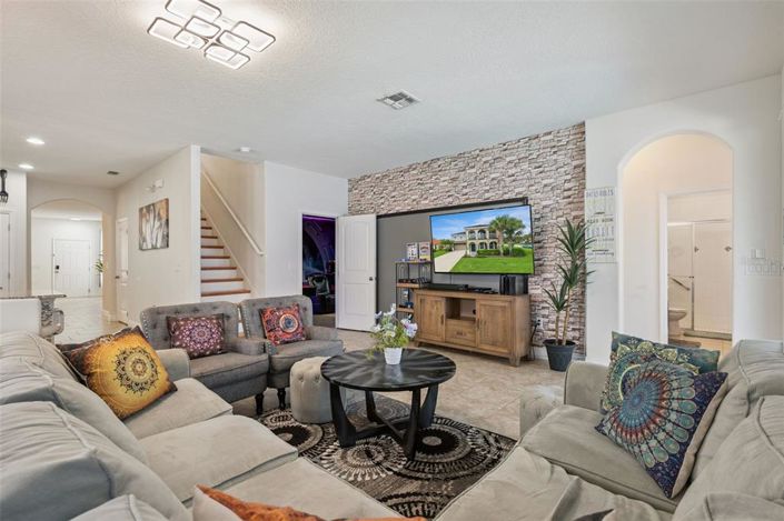 Image No.4-6 Bed House for sale