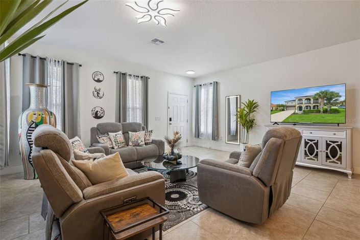 Image No.5-6 Bed House for sale