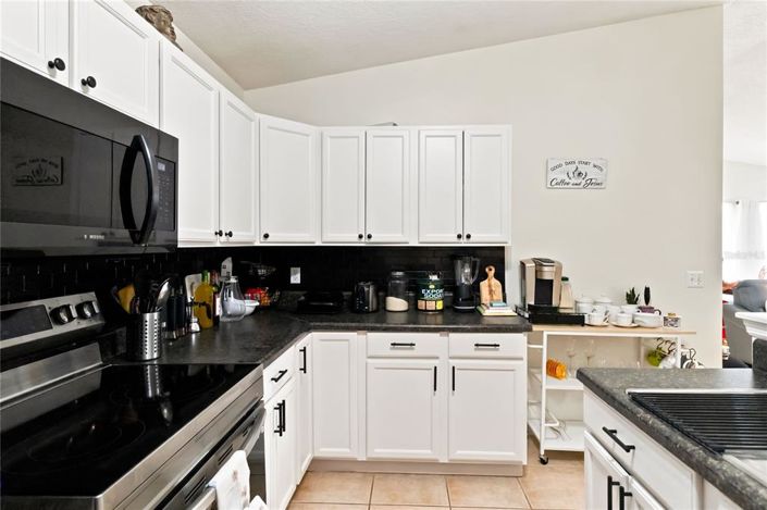 Image No.10-3 Bed House for sale
