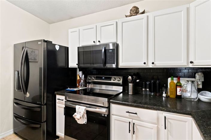 Image No.11-3 Bed House for sale