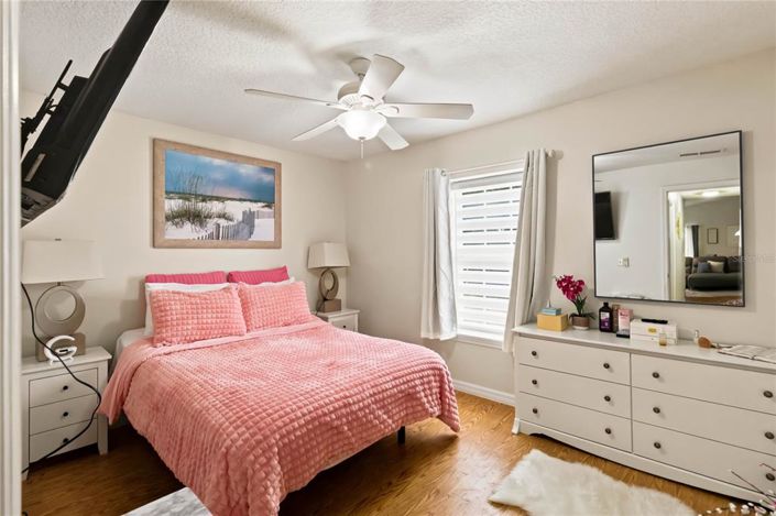Image No.18-3 Bed House for sale