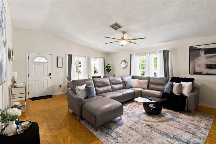 Image No.44-3 Bed House for sale