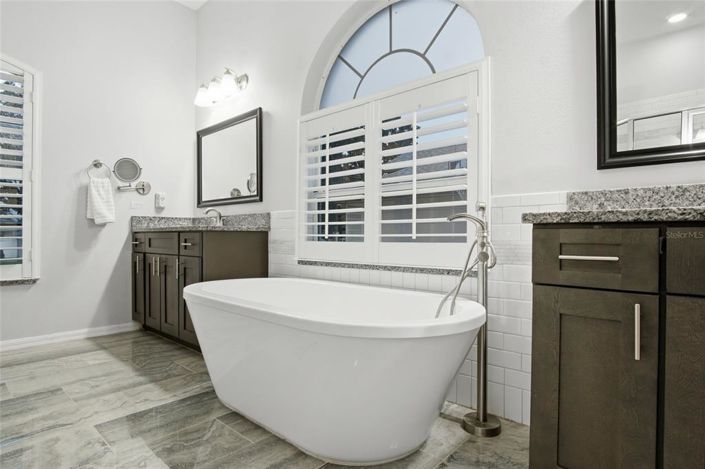 Image No.23-5 Bed House for sale