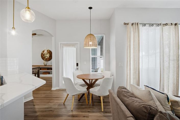 Image No.6-5 Bed House for sale