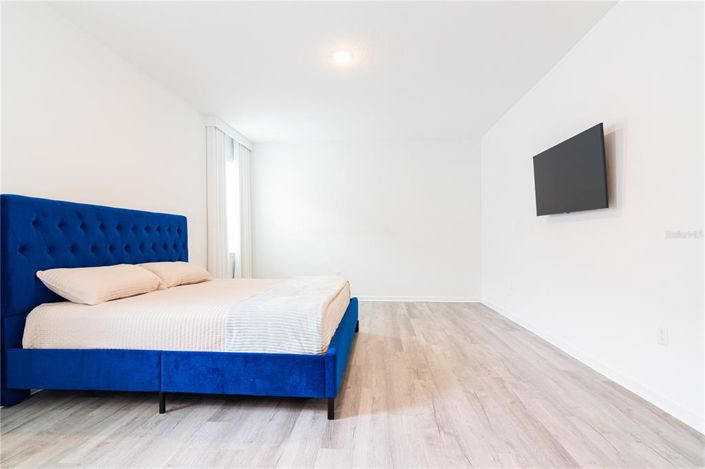 Image No.26-6 Bed House for sale