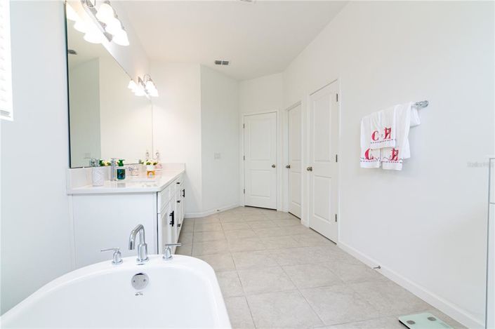 Image No.33-6 Bed House for sale